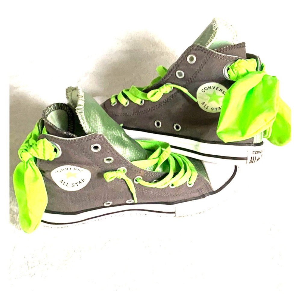 Converse size 3 (No 🕒 2 lace)